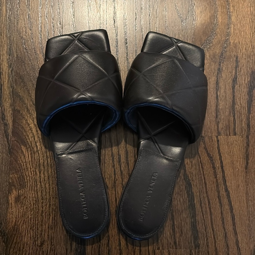 Bottega Veneta black padded sandals size 7